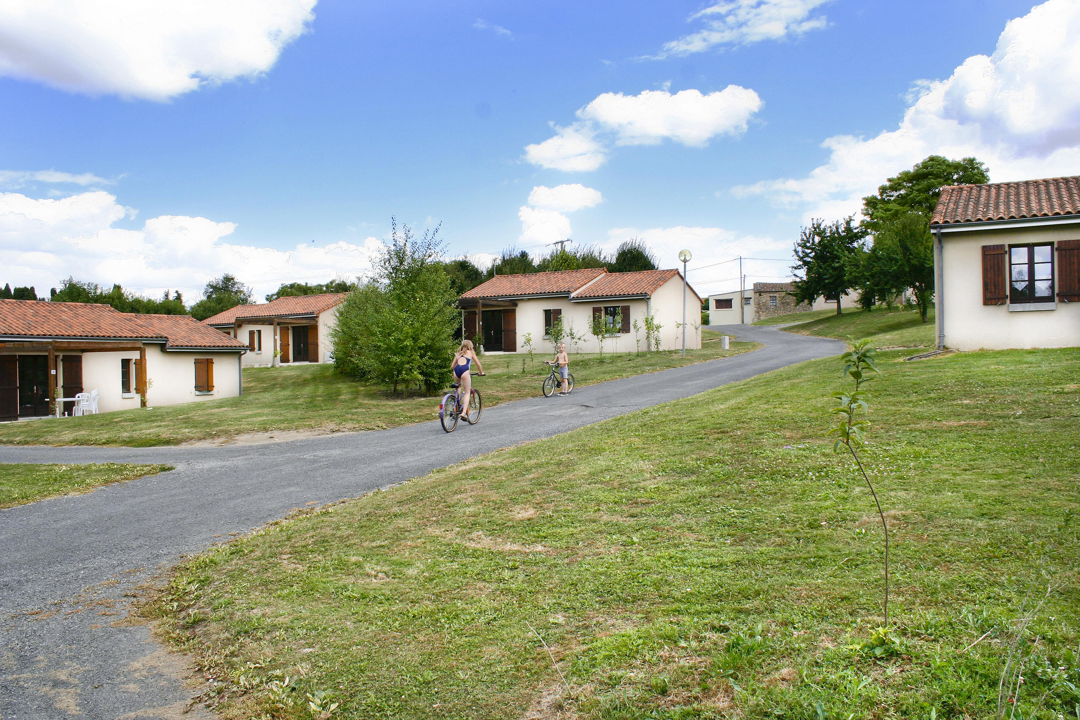 Terres De France - Moncontour Active Park Hotel Kültér fotó